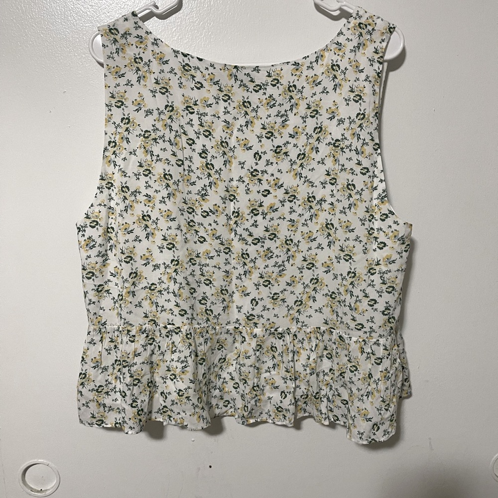 WAYF floral top - Picture 2 of 4
